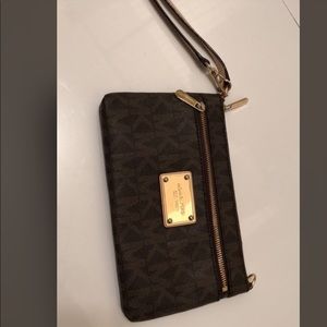 Michael kors wristlet